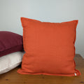 Housse de coussin en lin français terracotta 45x45 cm, surpiqûre kaki — Mokiko